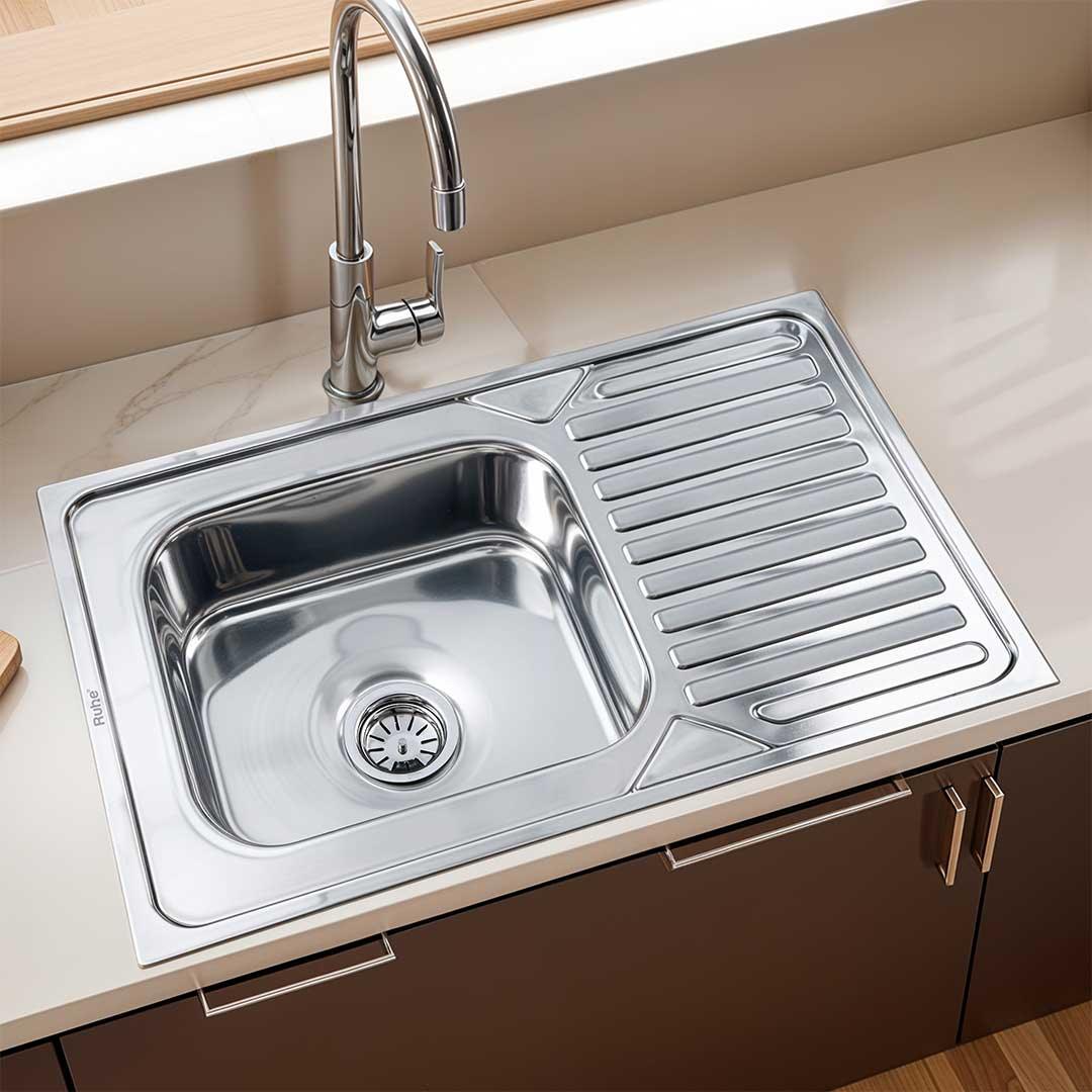 Single Bowl with Drainboard Kitchen Sink (32 x 20 x 8 Inches)